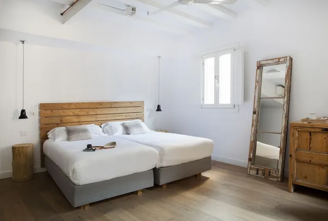 غرفة ديلوكس بسرير كينج مع أريكة، Eco Boutique Hostal Grau 2/8