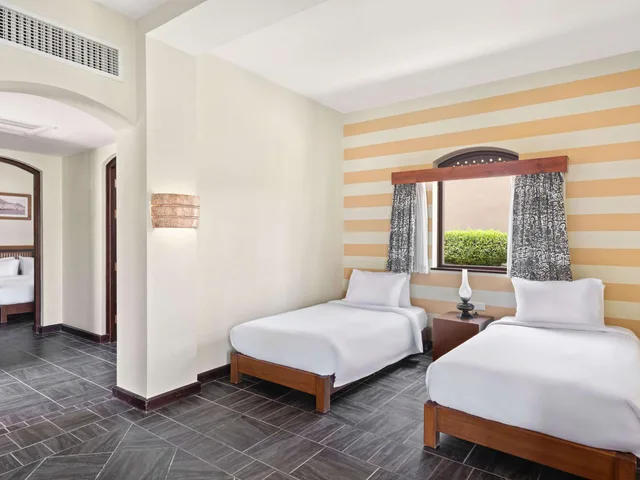 غرفة بسريرين منفصلين بإطلالة على الحديقة، Swissotel Resort El Quseir 2/3