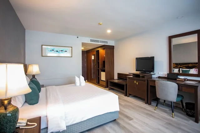 غرفة بزنس ديلوكس بسرير كينج، Empress Pattaya Hotel 1/10