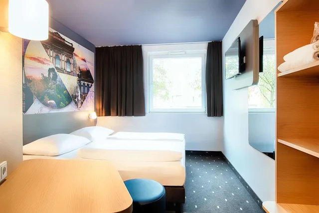 غرفة بسرير كوين، B&B Hotel Kaiserslautern 3/6
