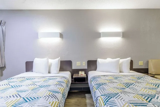 غرفة قياسية بسريرين مزدوجين، Motel6 Boerne, TX 5/7
