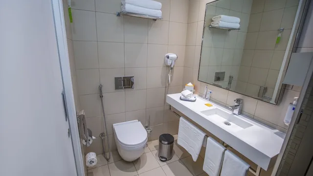 Centro, Queen Bed, High Floor، سنترو عليا من روتانا(Centro Olaya By Rotana) 9/10
