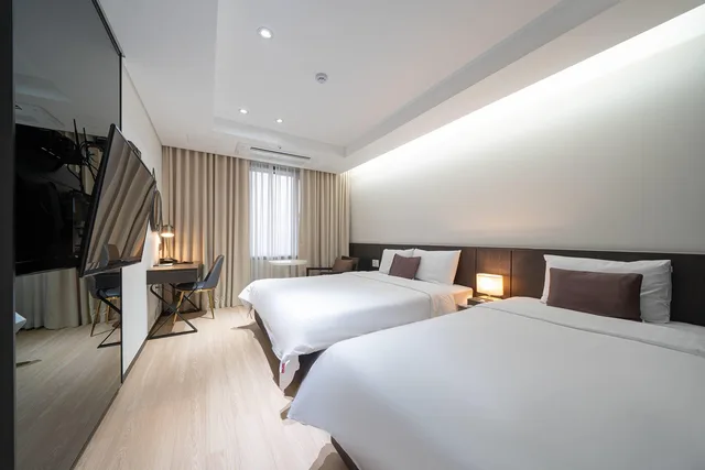 Room, 2 Queen Beds, Ramada by Wyndham Yongin 2/2