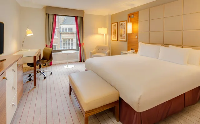 غرفة بسرير كينج لذوي الإعاقة، Hilton Cambridge City Centre 1/3