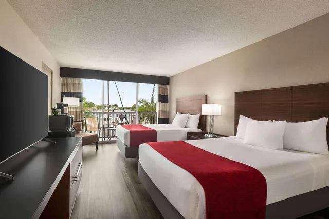 غرفة رباعية بإطلالة، Ramada by Wyndham Sarasota Waterfront 1/1