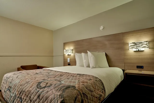Garden, Queen Bed، Family Garden Inn Suites 3/8