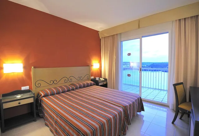 Room, Triple, Sea View, Balcony, Club Hotel Aguamarina 1/3