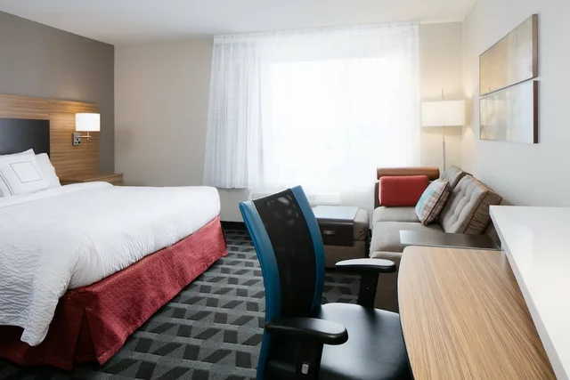 استوديو بسرير كينج مع أريكة لذوي الإعاقة، TOWNEPLACE SUITES KANSAS CITY AIRPORT 1/2