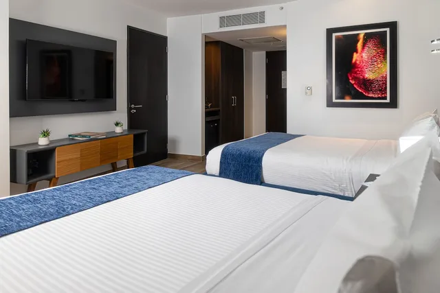 غرفة بسريرين مزدوجين بإطلالة على النهر، Wyndham Guayaquil Puerto Santa Ana 1/6