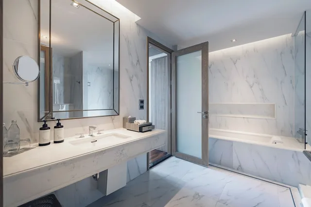 جناح بسرير كينج بشرفة، MUU Bangkok Hotel 8/10