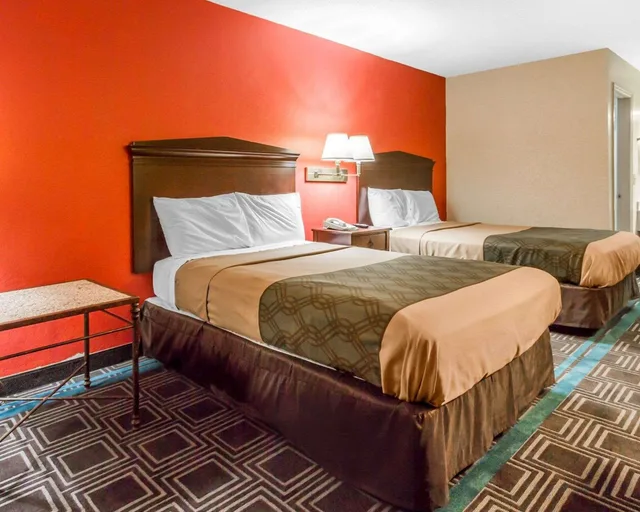 غرفة بسريرين مزدوجين للمدخنين، Econo Lodge Lanett, AL 1/1