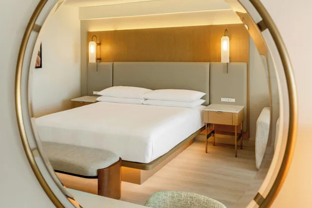 Room, King Bed, Ocean View, Aruba Marriott And Stellaris Casino 3/7