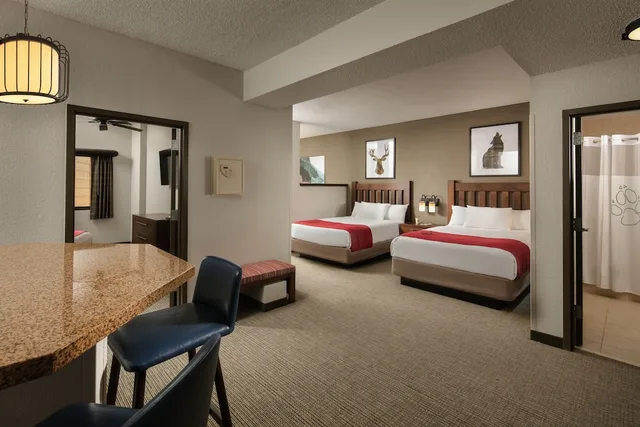 Majestic, Water, Suite, 1 King and 2 Queen Beds, Sofa، Great Wolf Lodge Cincinnati/Mason 2/2