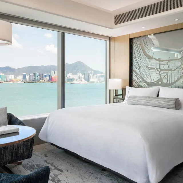 غرفة ديلوكس بسرير كينج بإطلالة على المرفأ مع دخول الصالة، Hyatt Centric Victoria Harbour 1/7