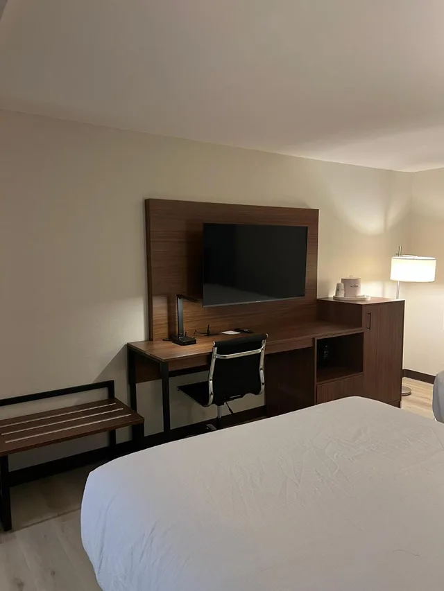 Tower, Queen Bed, Accessible، Wingate by Wyndham Dublin Near Claytor Lake State Park 3/4
