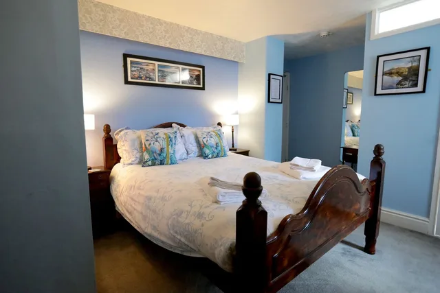 غرفة فاخرة بسرير كينج، Bryn Woodlands House 3/9