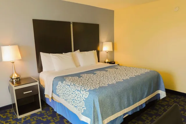 غرفة بسرير كينج، Days Inn & Suites by Wyndham Pocahontas 5/7