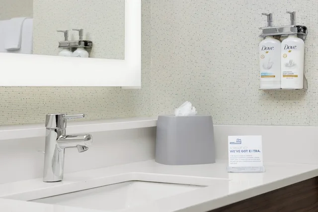 غرفة قياسية بسريرين كوين لذوي الإعاقة، Holiday Inn Express Knoxville Strawberry Plains 7/10