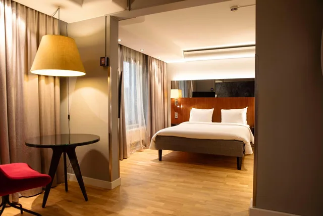 Suite, Queen Bed, Sauna, Radisson Blu Arlandia 1/3