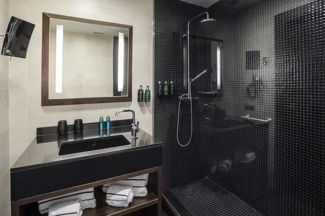 2 Bedrooms, the Level, Junior Suite, King and Twin Beds, Jetted Tub, Terrace، Melia Sol y Nieve 6/8