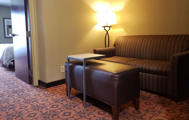 جناح بسرير كينج بمطبخ صغير، Hampton Inn Dry Ridge 4/8