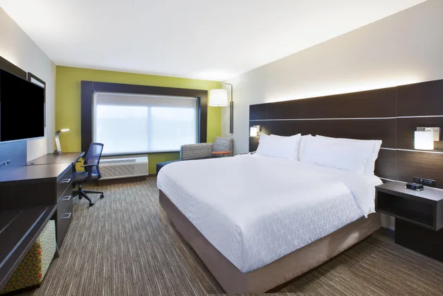 غرفة بسرير مزدوج لذوي الإعاقة، Holiday Inn Express Suites Parkersburg East 2/5