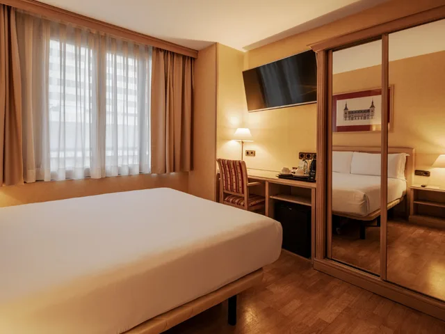 غرفة قياسية بسرير مزدوج أو سريرين منفصلين، Luze Castellana Hotel 4/4