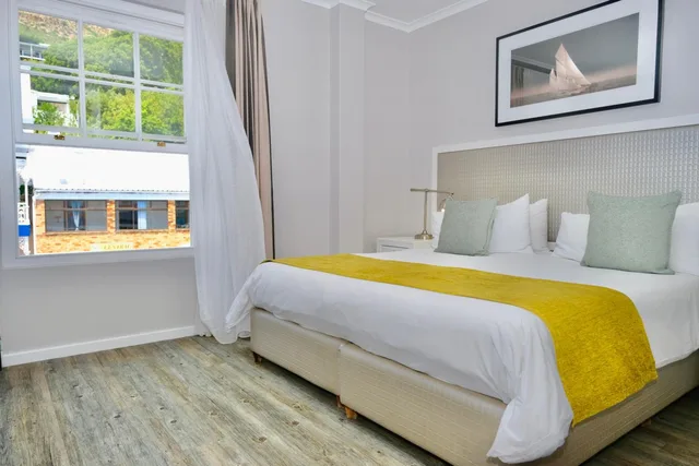 غرفة فاخرة بسرير مزدوج أو سريرين منفصلين بإطلالة على الجبل، Simon's Town Quayside Hotel 3/10