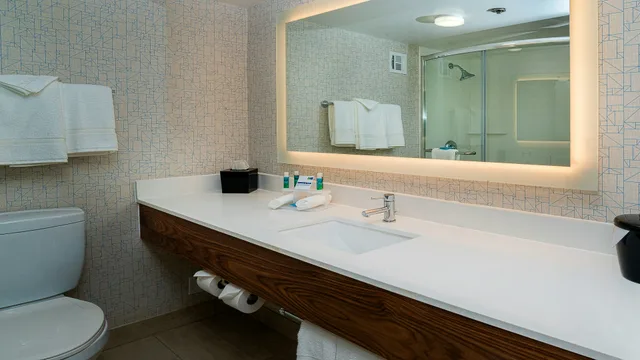 Room, 2 Queen Beds, Holiday Inn Express Fullerton Anaheim 2/3