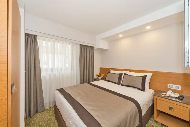 Room, Twin Beds, Bisetun Hotel 2/4