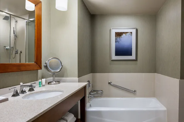 غرفة تقليدية بسرير كينج، Westin Memphis Beale Street 10/10