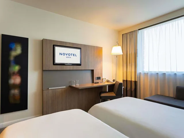 غرفة سوبيريور بسريرين منفصلين مع أريكة، NOVOTEL SOFIA 4/6