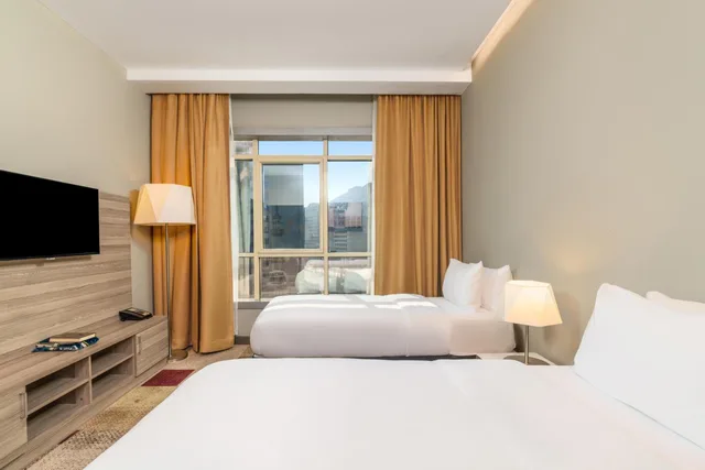 غرفة كلاسيكية بسريرين منفصلين مع أريكة، Mercure Makkah Aziziah 3/10
