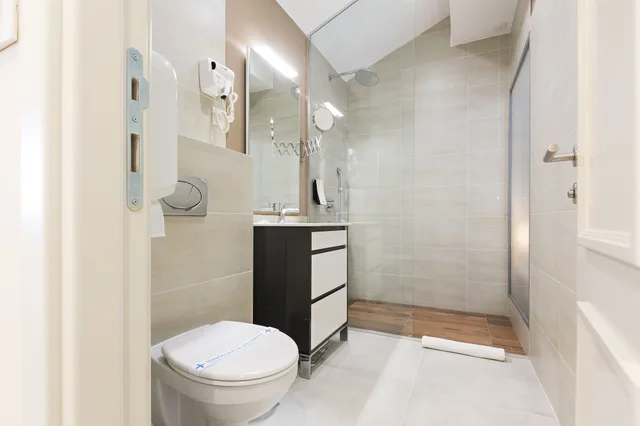 غرفة قياسية بسرير مزدوج أو سريرين منفصلين، Marquise Hotel 4/4