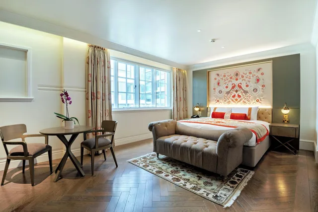 Senior, Classic، THE LALIT LONDON 2/3