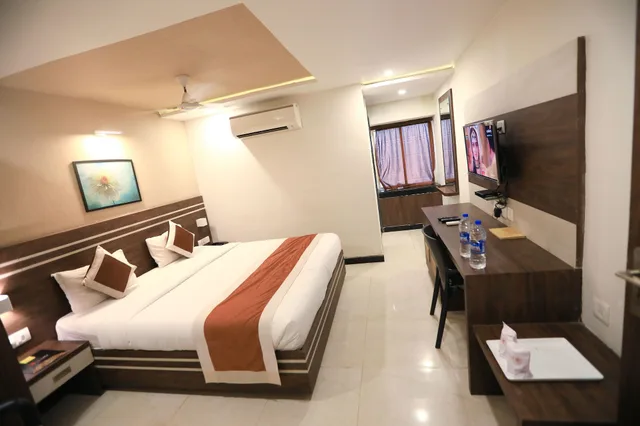 غرفة بريميوم بسرير مزدوج بإطلالة على المدينة، The Suncity 3/6