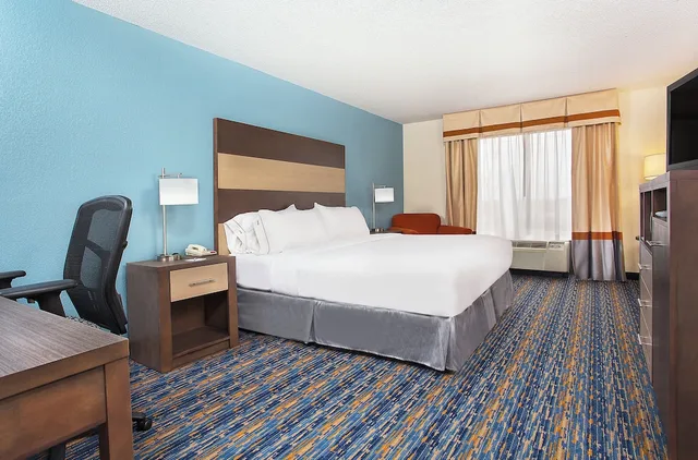 غرفة قياسية بسرير كينج، Holiday Inn Express Berea 2/3