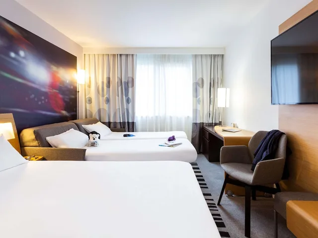 غرفة كلاسيكية بسرير مزدوج وسريرين منفصلين، NOVOTEL LIMOGES LE LAC 6/9