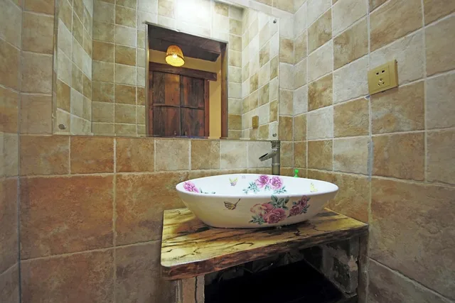 جناح فاخر بسريرين كوين بإطلالة على الجبل، Xiangxi Dreamweaver Inn 4/4