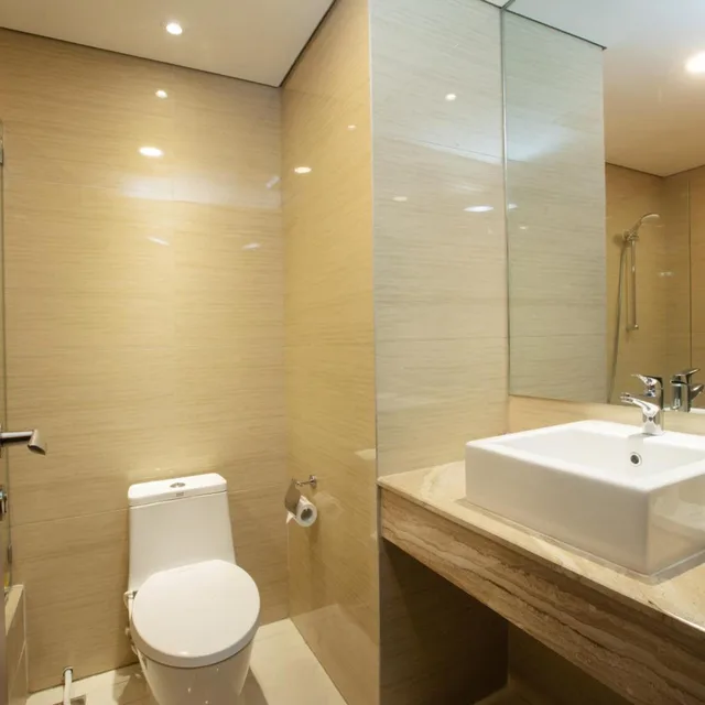 غرفة ديلوكس بسريرين منفصلين بحوض استحمام، LK Hotel Chadstone Cikarang 2/3