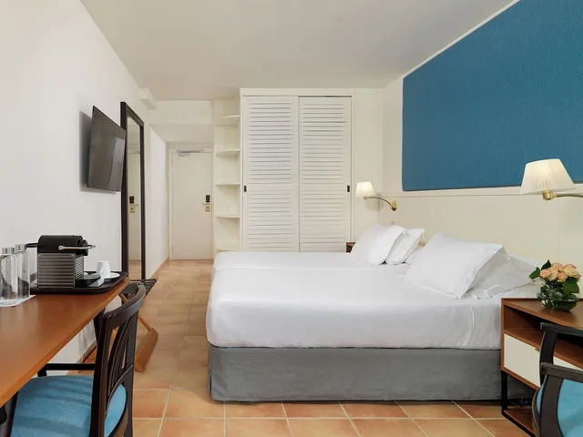 غرفة قياسية بإطلالة جزئية على البحر، H10 Blue Mar - Adults Only 2/5