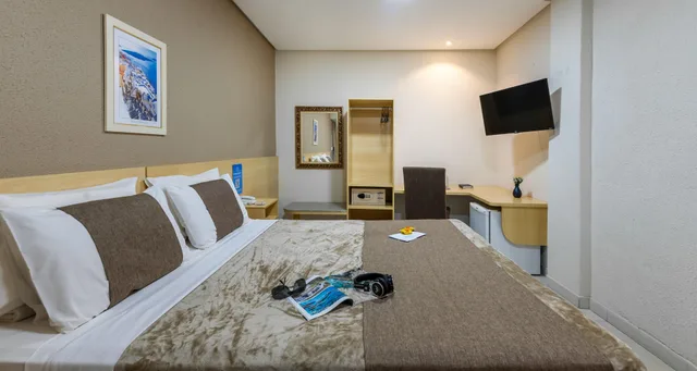 Master, Double Bed, Street View، Hotel Olympia 1/7