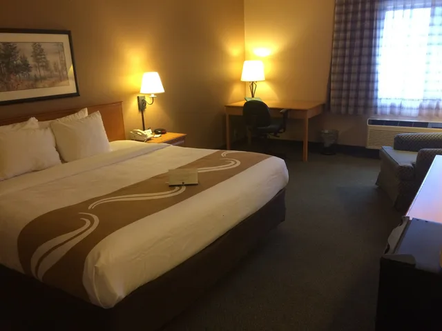 غرفة قياسية بسرير كينج، Quality Inn Rhinelander, WI 1/10