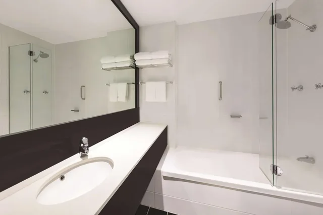 Room, Double or Twin Bed, Vibe Hotel Gold Coast 4/8