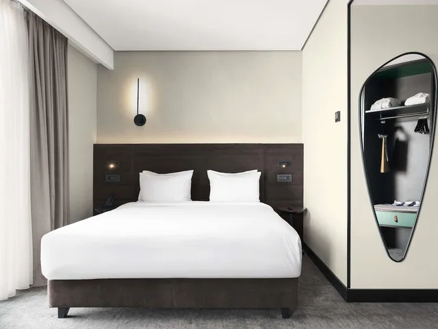 غرفة عائلية بسرير كوين مع أريكة، Novotel Tbilisi Center 4/10