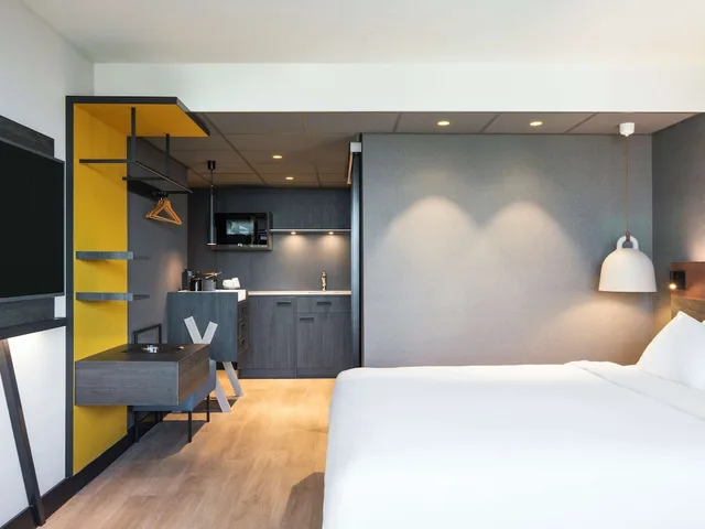 غرفة بريفيليج رباعية بسرير مزدوج مع أريكة، Mercure Amsterdam City Hotel 3/9