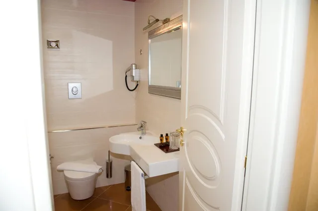 غرفة كلاسيكية بسرير كينج، Artemis Hotel 9/10