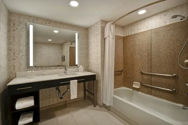 استوديو بسرير كينج لذوي الإعاقة، Homewood Suites by Hilton Edgewater-NYC Area 2/3