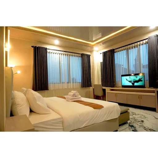 جناح جونيور، Grand Valonia Hotel 2/3