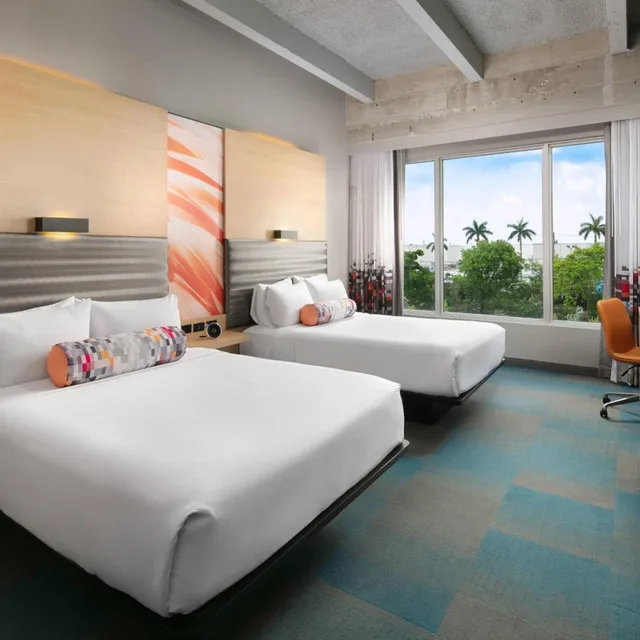 Savvy, Guest Room, 2 Queen Beds، ALOFT MIAMI AIRPORT 1/4